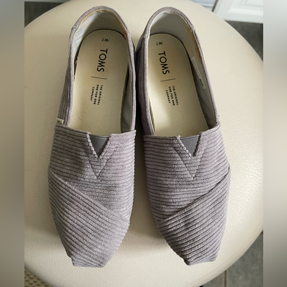 Tom’s gray wide whale corduroy shoes